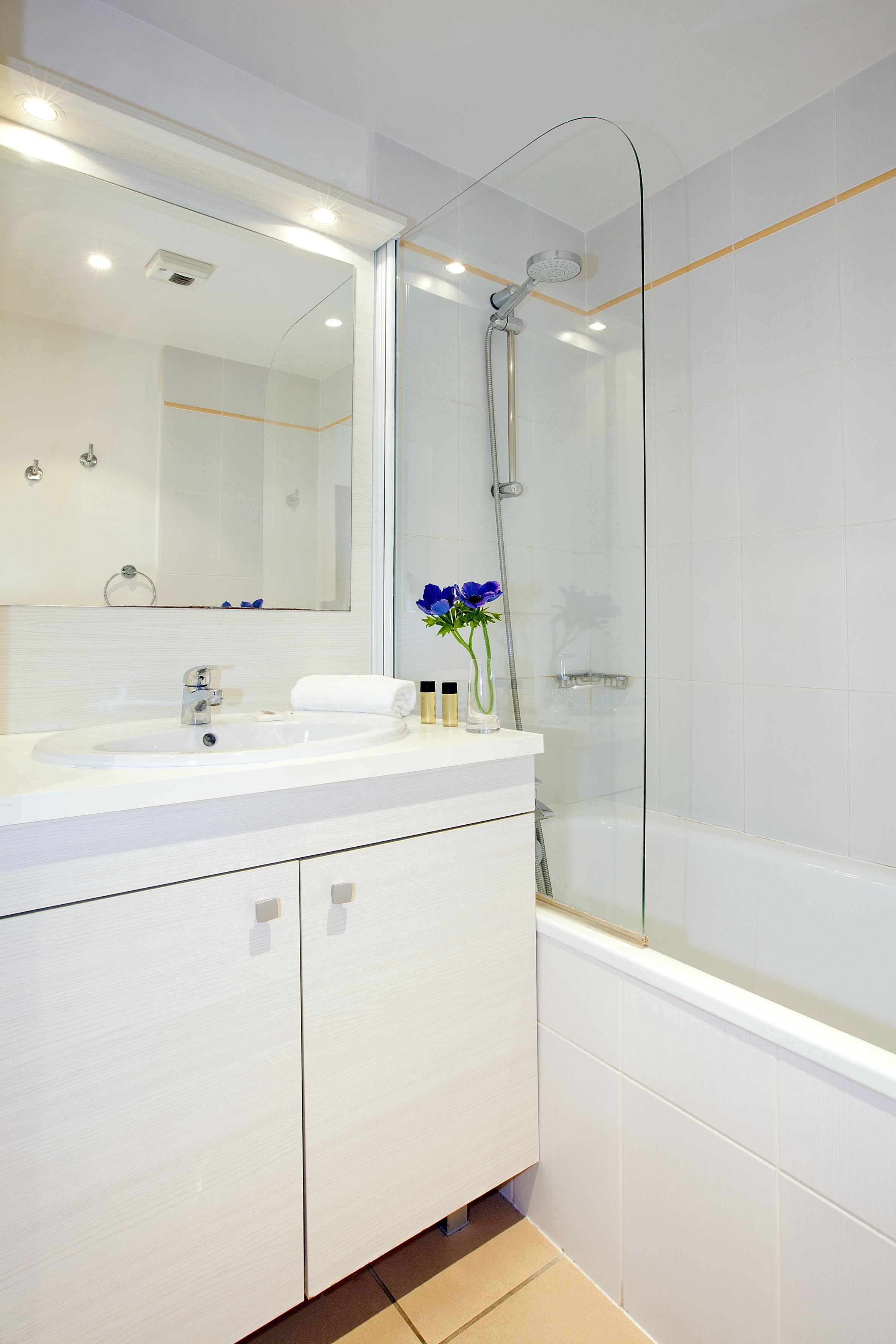 Sejours & Affaires Geneve Gex Les Rives Du Leman Aparthotel Εξωτερικό φωτογραφία